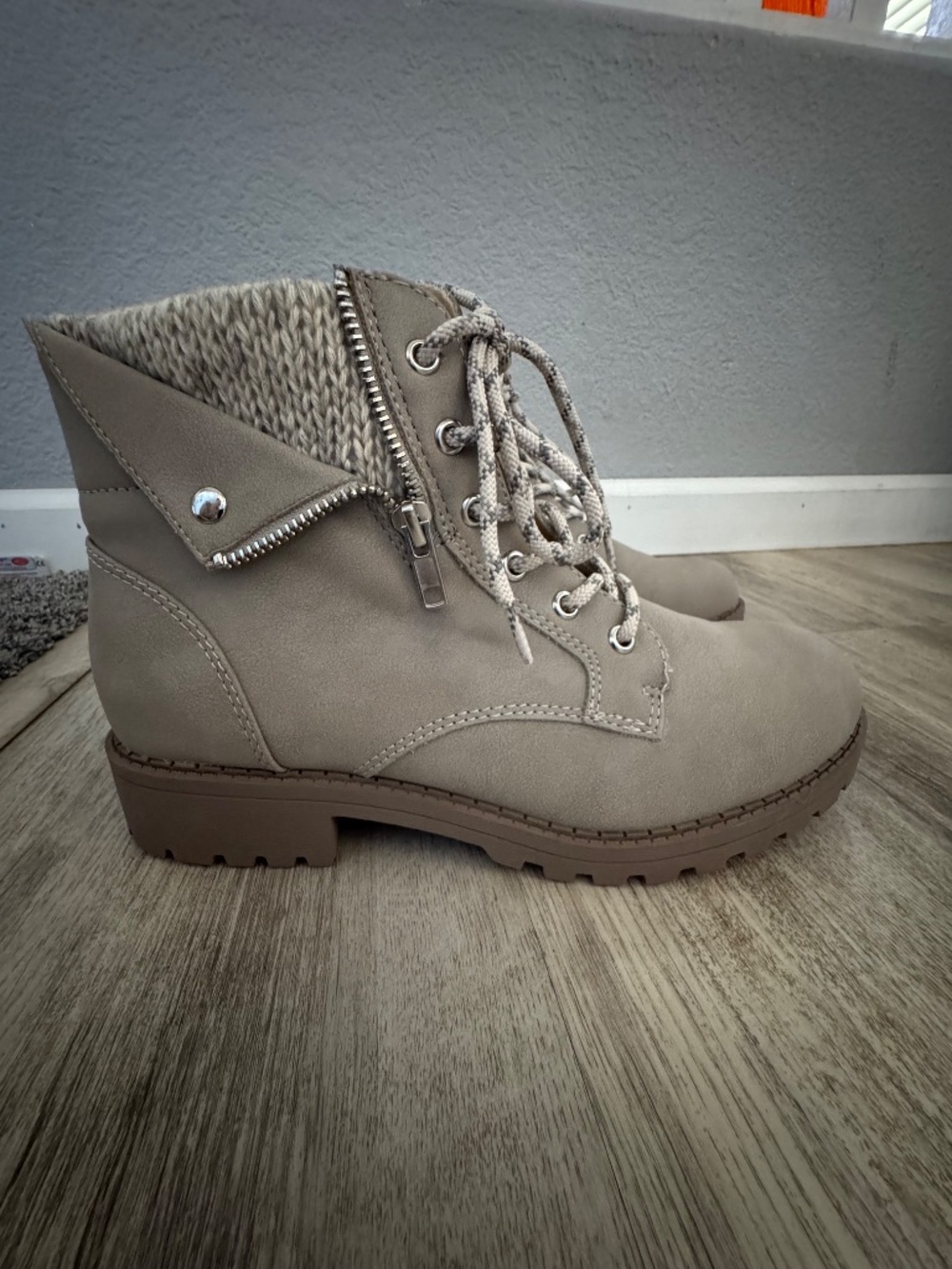 JellyPop Memories Lace up Boots Light Grey Size 10M NEW - Picture 9 of 14